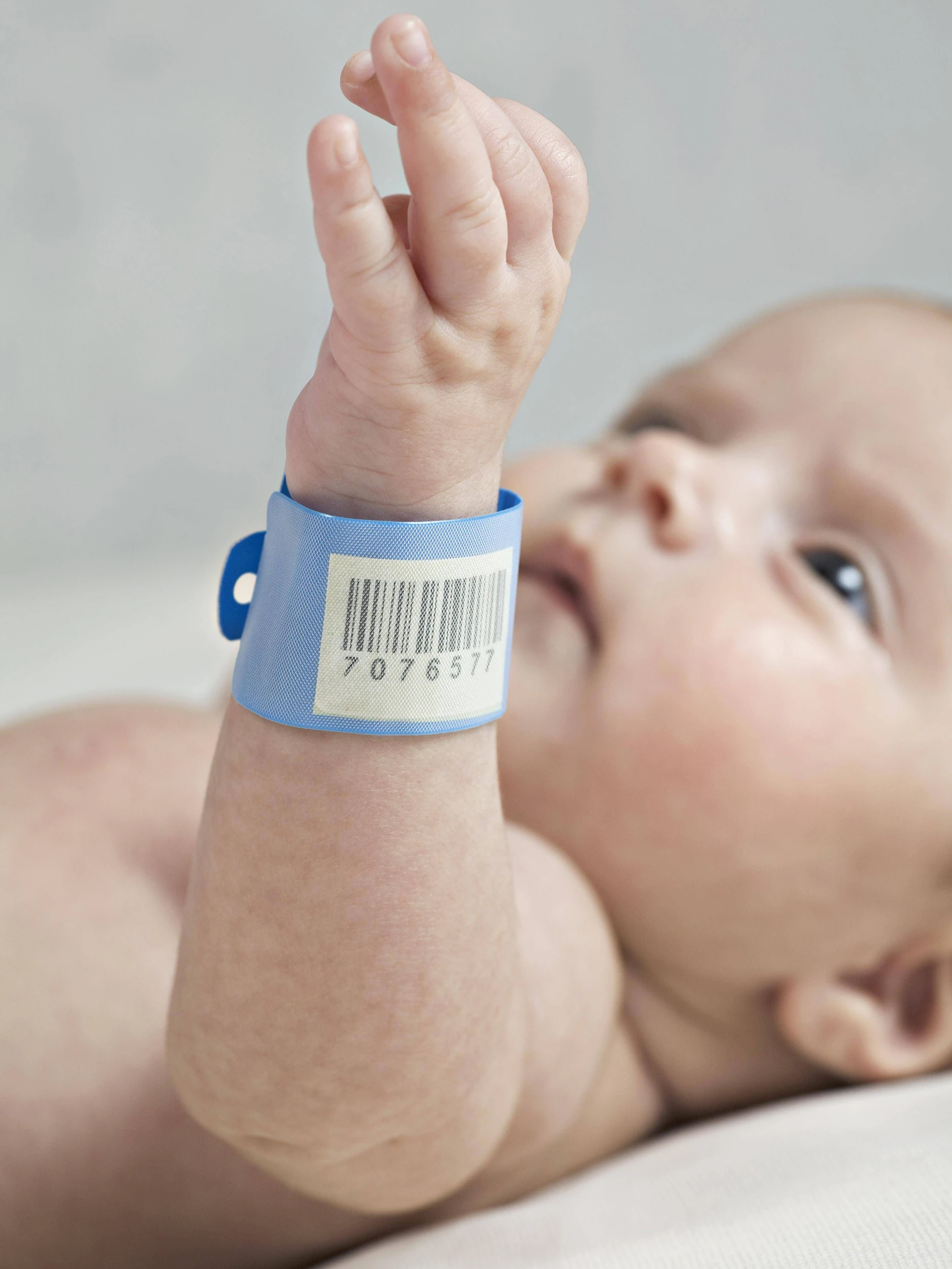Die Identifikationsarmbänder, die Neugeborene bekommen, wurde bei dem Fall in Italien vertauscht – und zwei Mütter kümmerten sich um das jeweils falsche Baby (Symbolfoto).
