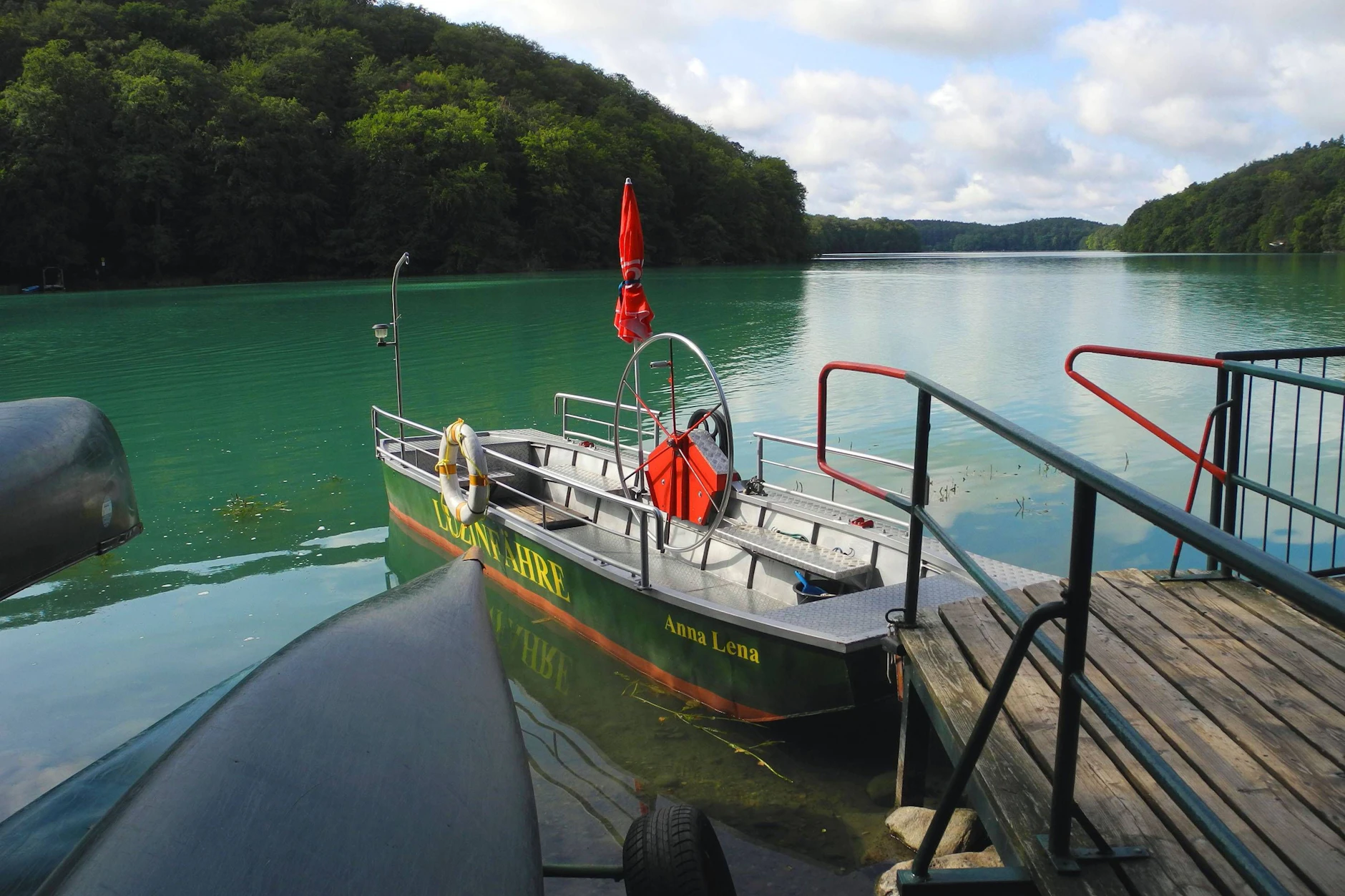 Ein Ausflug an den Schmalen Luzin lohnt sich nicht nur für Schwimmer und Angler, sondern auch für Boots-Fans.