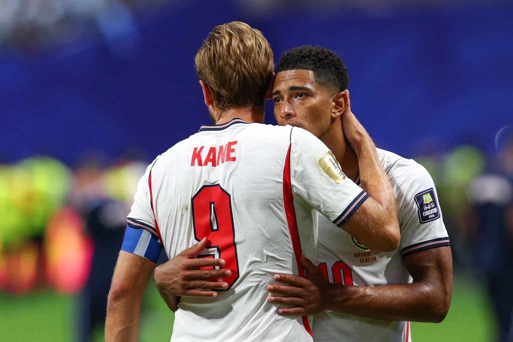 Harry Kane (l.) und Jude Bellingham verpassen mit England wieder mal einen großen Titel.
