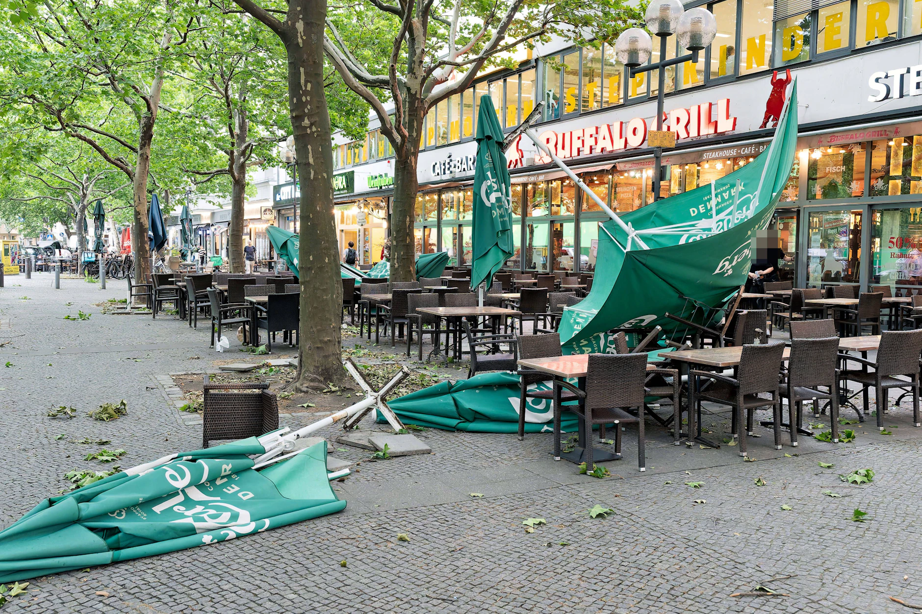 Vorsicht vor Sturm: Sturmböen und Orkanböen kann es am Freitag auch in vielen Regionen in Deutschland geben.