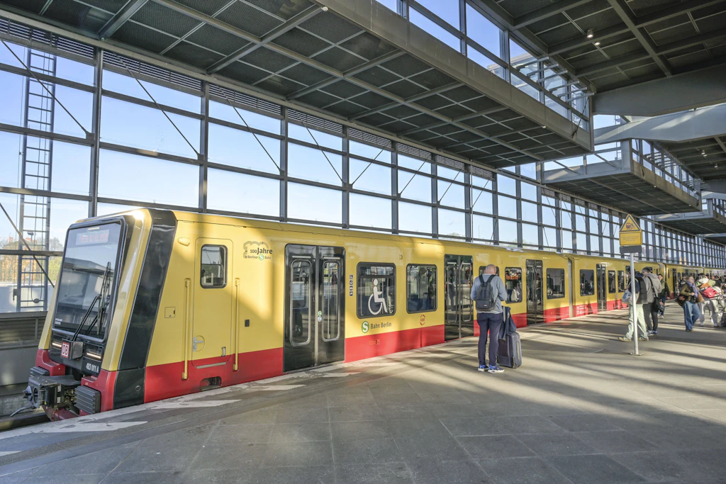 Nach Kabelbrand am S-Bahnhof Wedding: Berliner Ringbahn fährt eingeschränkt wieder