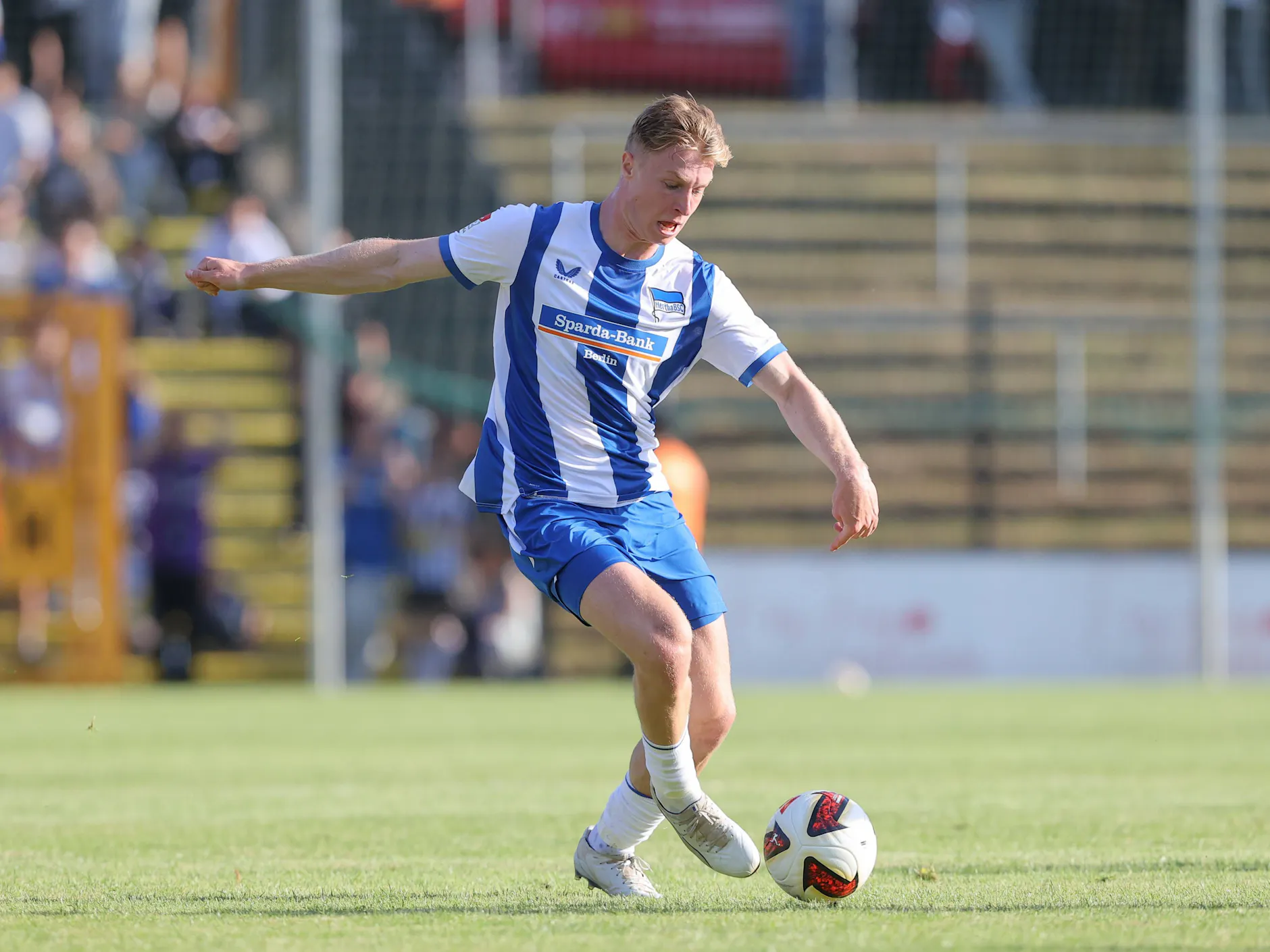 Der rechte Außenverteidiger Julian Eitschberger verlängerte vor der Abreise nach Kitzbühel seinen vertrag bei Hertha BSC bis 2029.