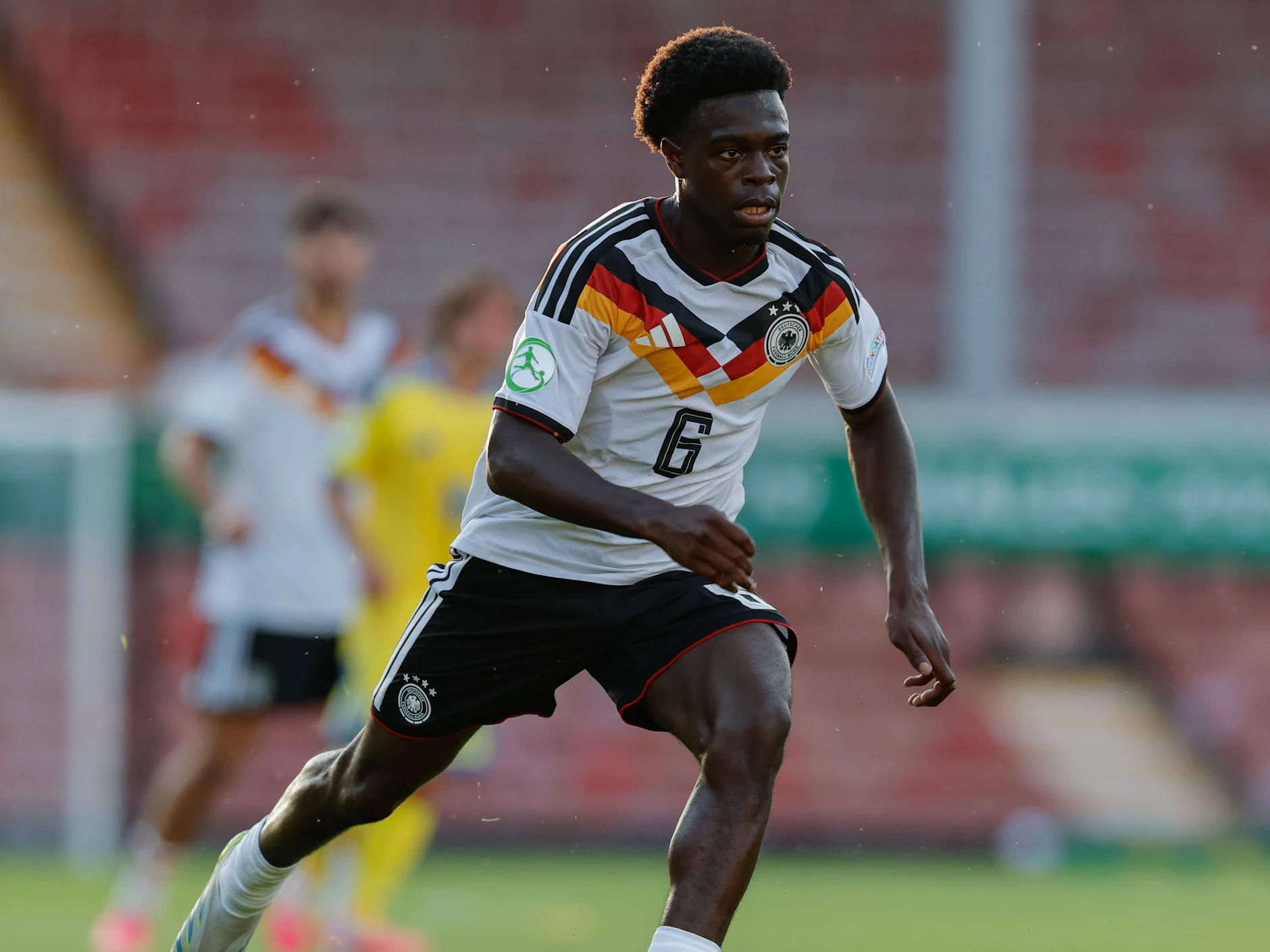 Vergangenen Sonnabend spielte er noch im U19-EM-Endspiel in Wales. Jetzt ist Boris Mamuzah Lum wieder für Hertha BSC im Einsatz.