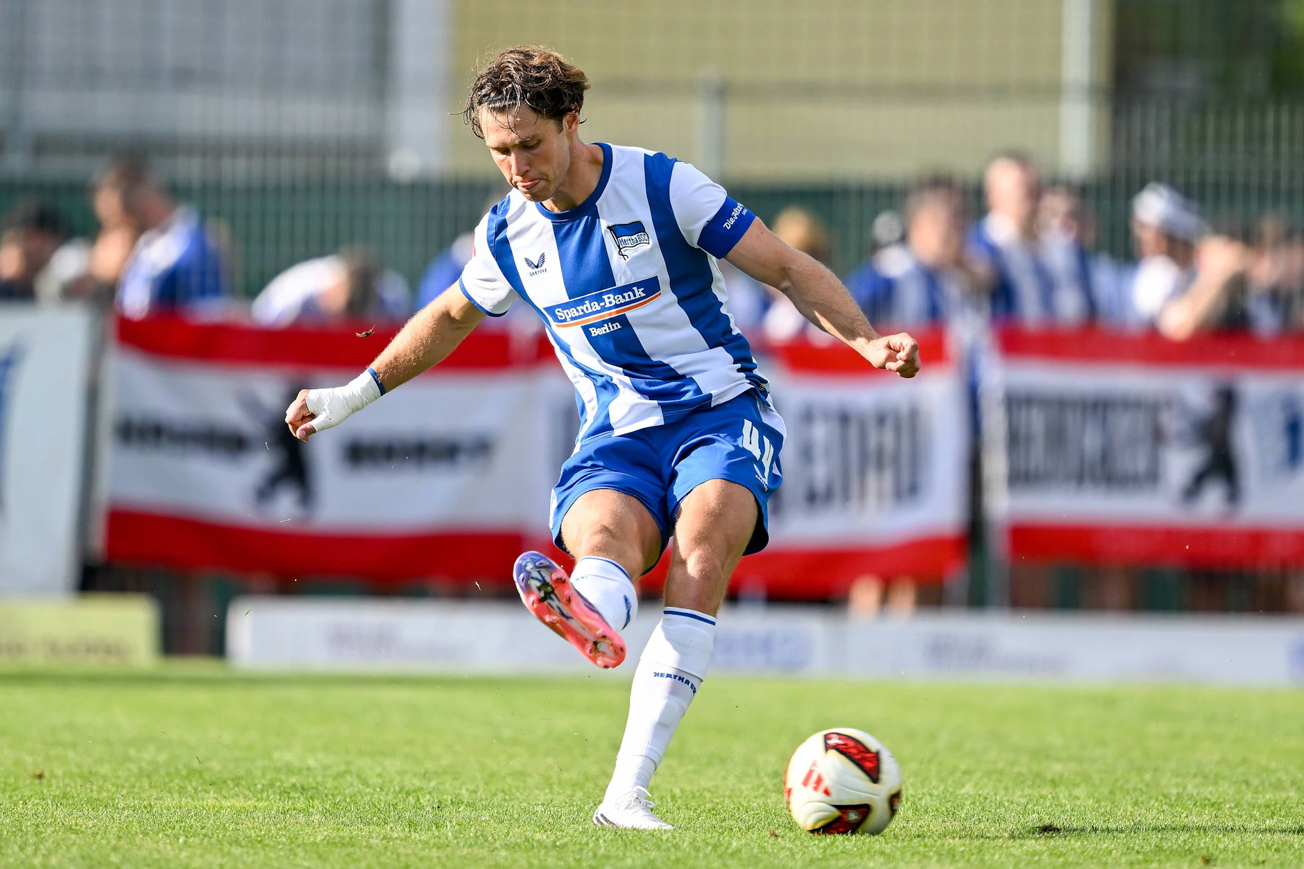 Hertha-Verteidiger Linus Gechter war Freitag beim Testspiel gegen WSG Tirol Kapitän.