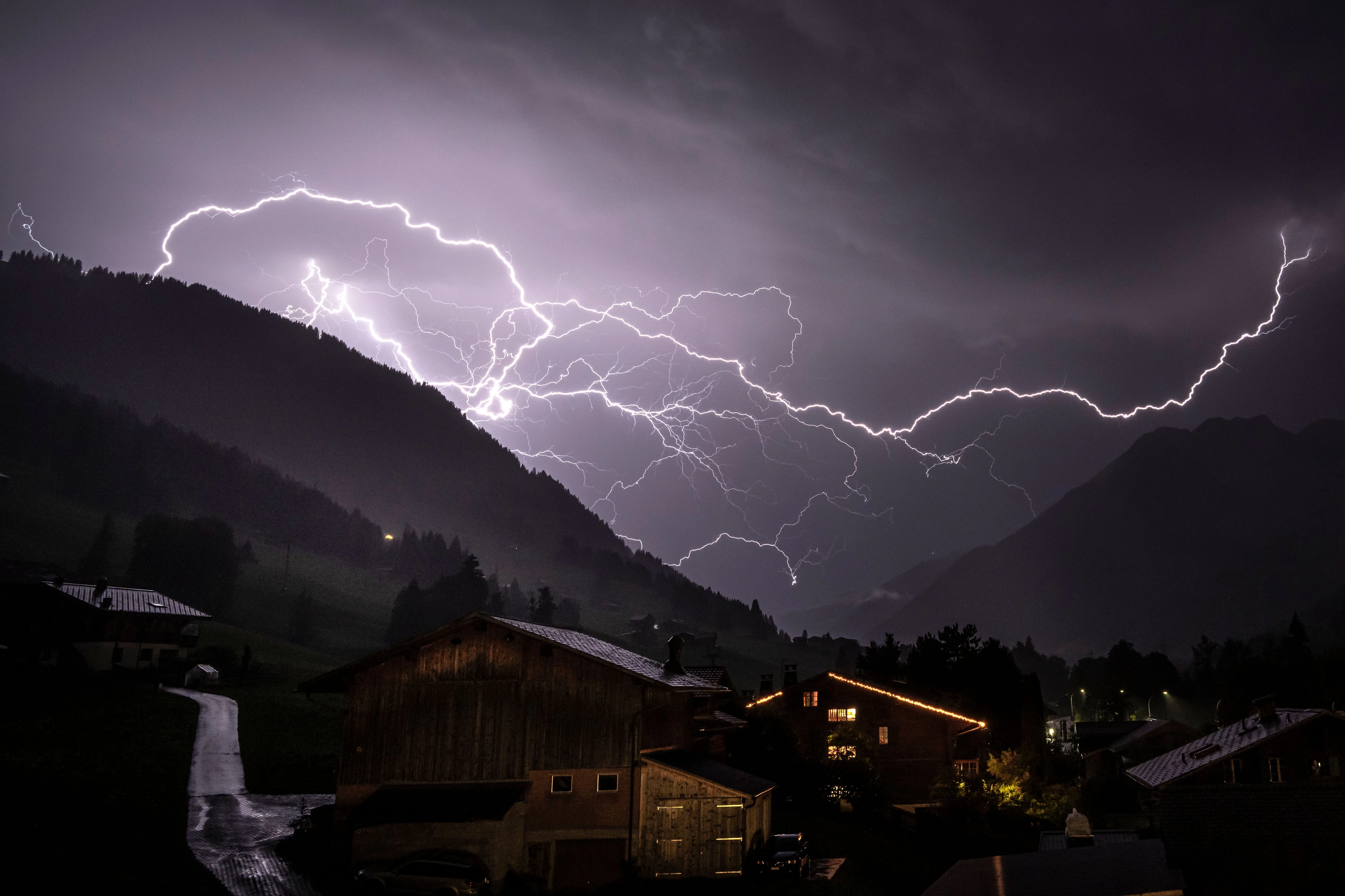 Wetter in Deutschland: Erst bis zu 32 Grad, dann rollen die Gewitter an