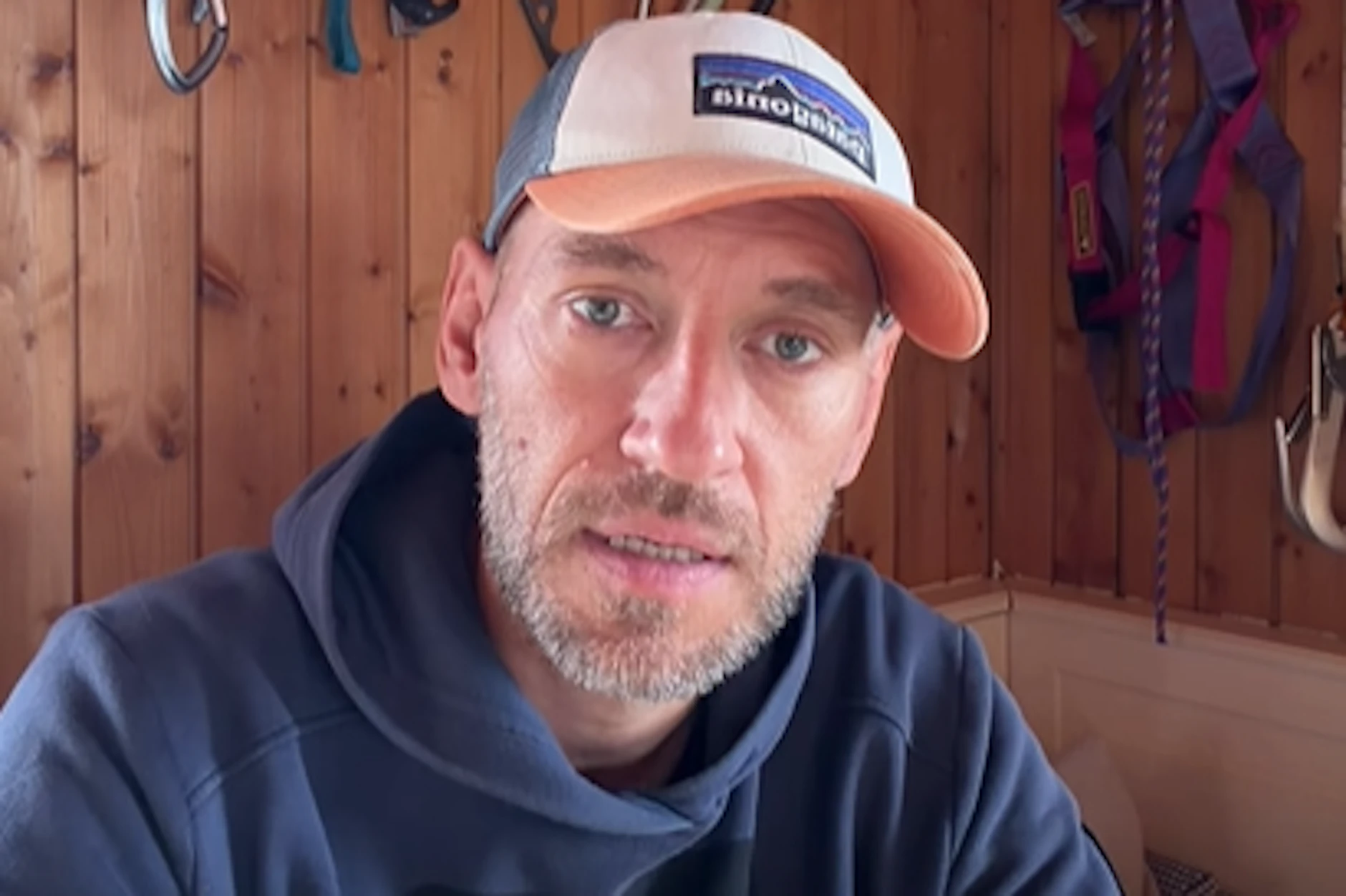 Hüttenwirt Stephan Jobke wendet sich in seinem Video auf Facebook an die Gäste der Rieder Hütte.