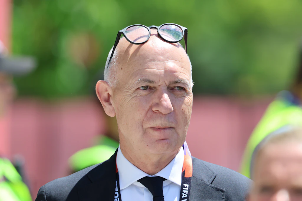 Keine Unterschrift: Der DFB um Präsident Bernd Neuendorf will sich aktuell nicht mit der Kandidatur des Fifa-Bosses befassen.