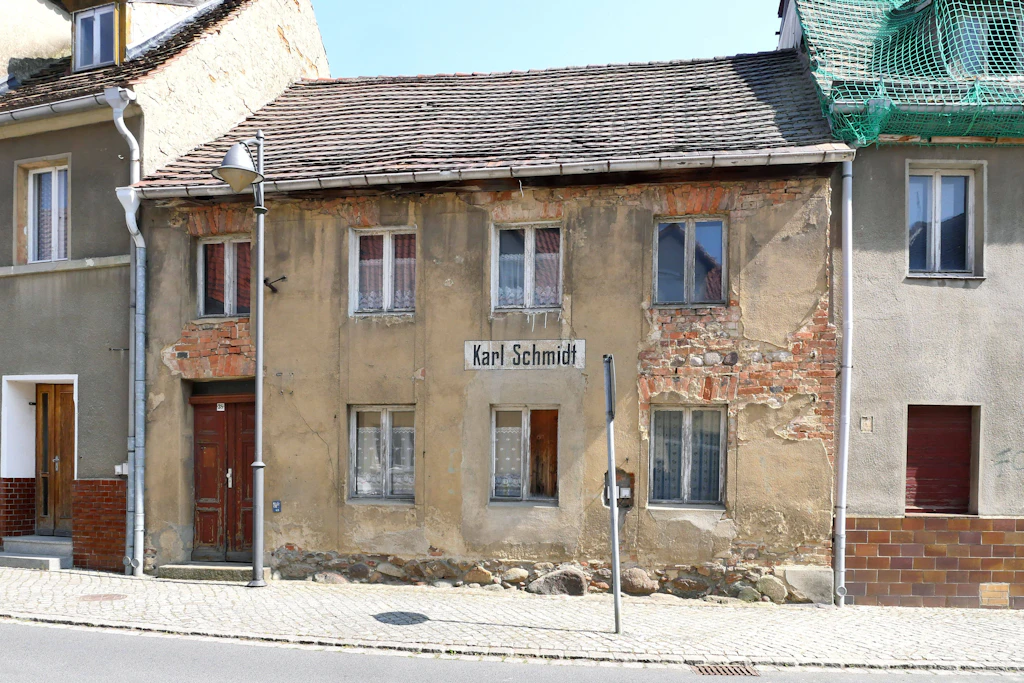 Renovierungsbedürftiges Haus in Calau: ein Ort, den niemand zum Ziel hat.