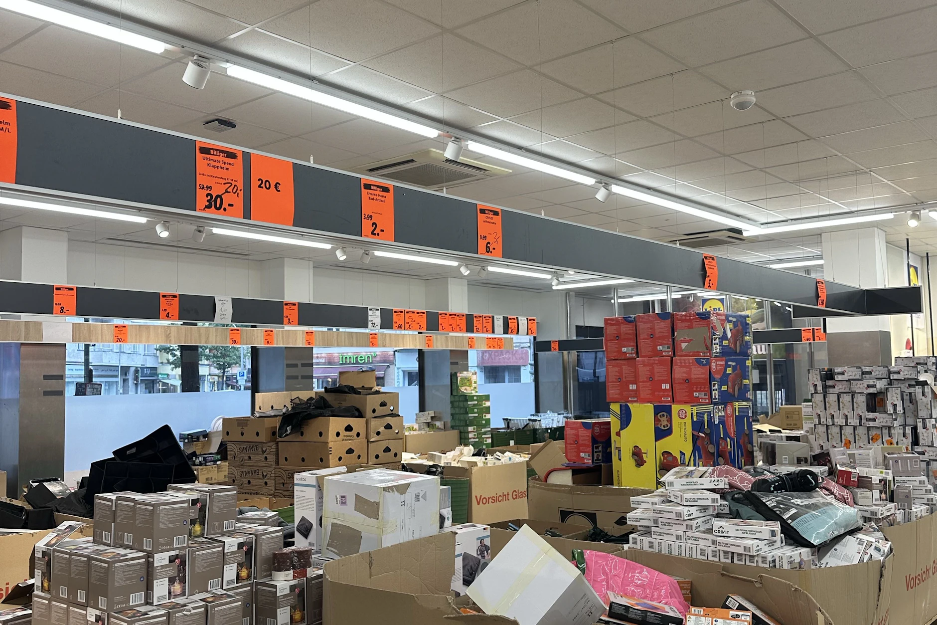 Im Lidl-Outlet gibt es keine Lebensmittel, sondern allerhand Alltags-Produkte für extrem wenig Geld.