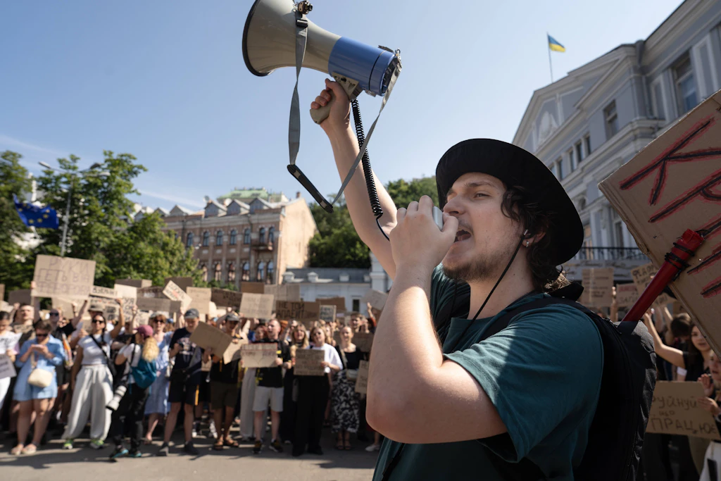 Nach Fedorows Absetzung kam es landesweit zu Protesten in der Ukraine.