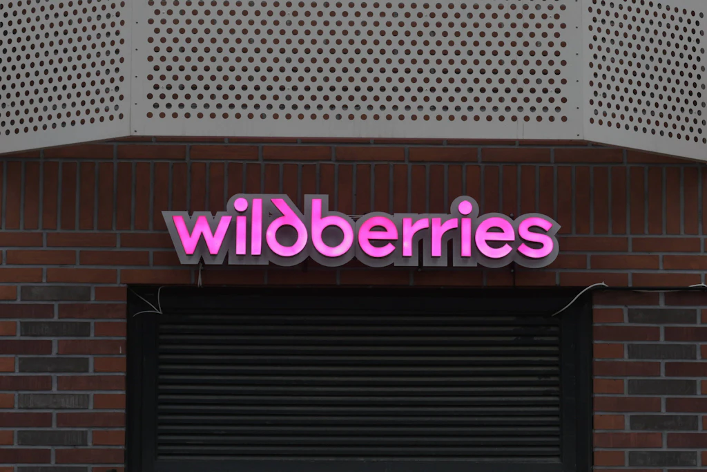 Ukrainische Drohnen treffen Logistikzentren des russischen Onlinehändlers Wildberries