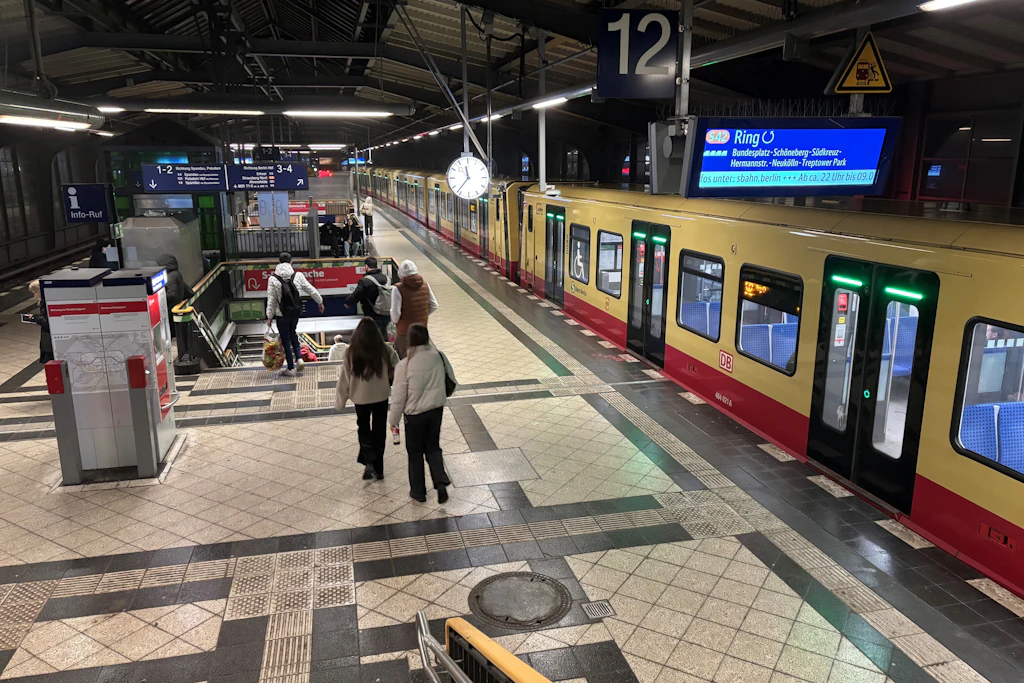 S-Bahnhof Westkreuz: Auch der S-Bahn-Betrieb in Berlin und Brandenburg wird von den Ländern über Regionalisierungsmittel des Bundes finanziert.