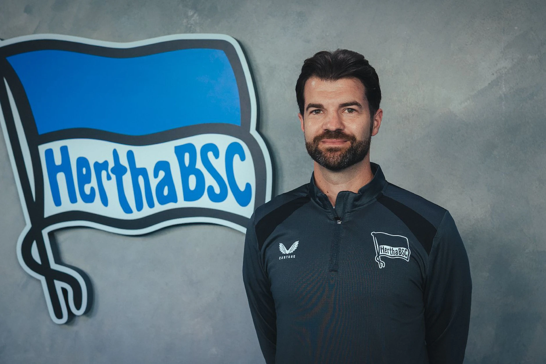 Dr, Fabian Plachel ist seit drei Wochen Mannschaftsarzt von Hertha BSC. Freitag hatte er seinen ersten dramatischen Einsatz beim Testspiel gegen WSG Tirol.