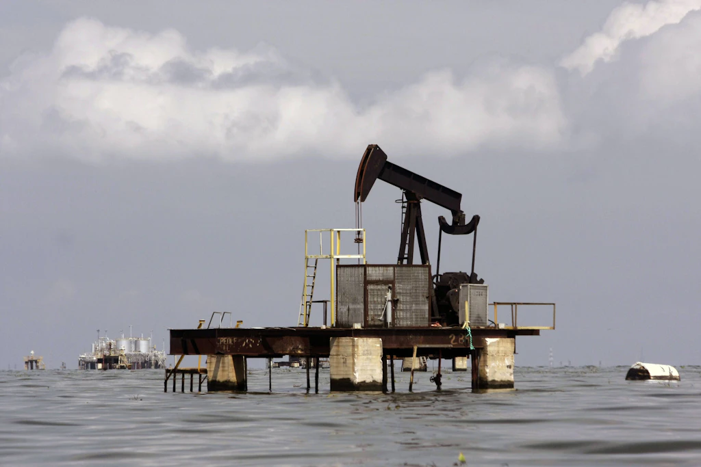Am Ufer des Maracaibo-Sees in Venezuela stehen Anlagen des staatlichen Ölkonzerns PDVSA.