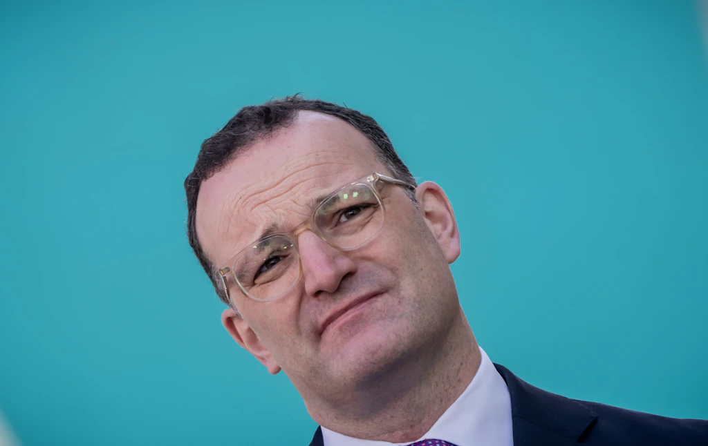 Jens Spahn Gehalt nach dem Rücktritt: So viel Geld bleibt – und diese Zulage fällt weg