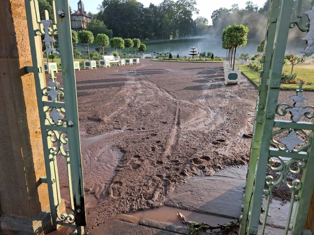 Schloss-Friedenstein-Park-nach-schwerem-Gewitter-verw-stet