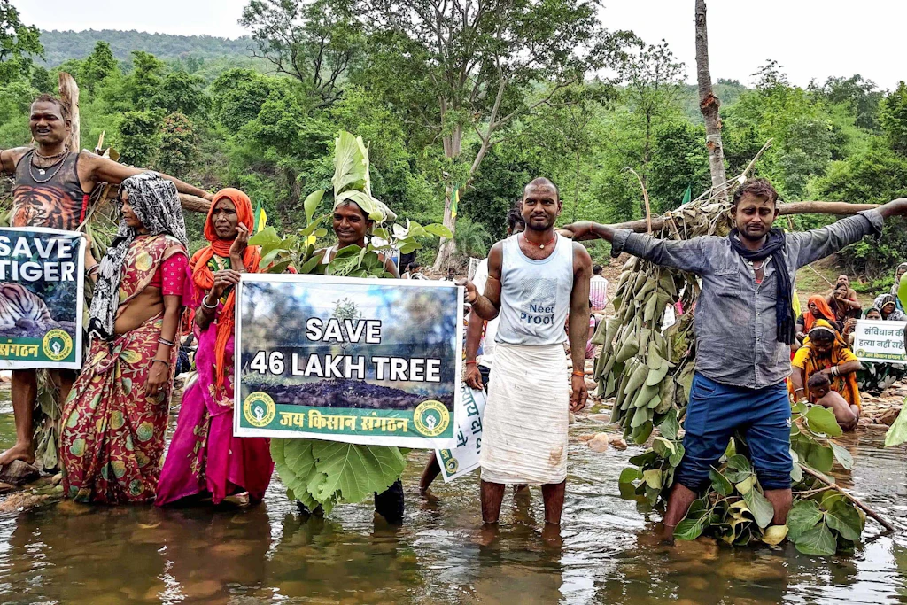 Bauern und Angehörige indigener Gemeinschaften protestieren in Chhatarpur gegen das Ken-Betwa-Projekt.