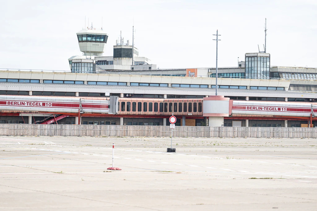 Das Terminal des ehemaligen Flughafen Tegel. Auf dem Areal entsteht ein Forschungs- und Industriepark für urbane Technologien.