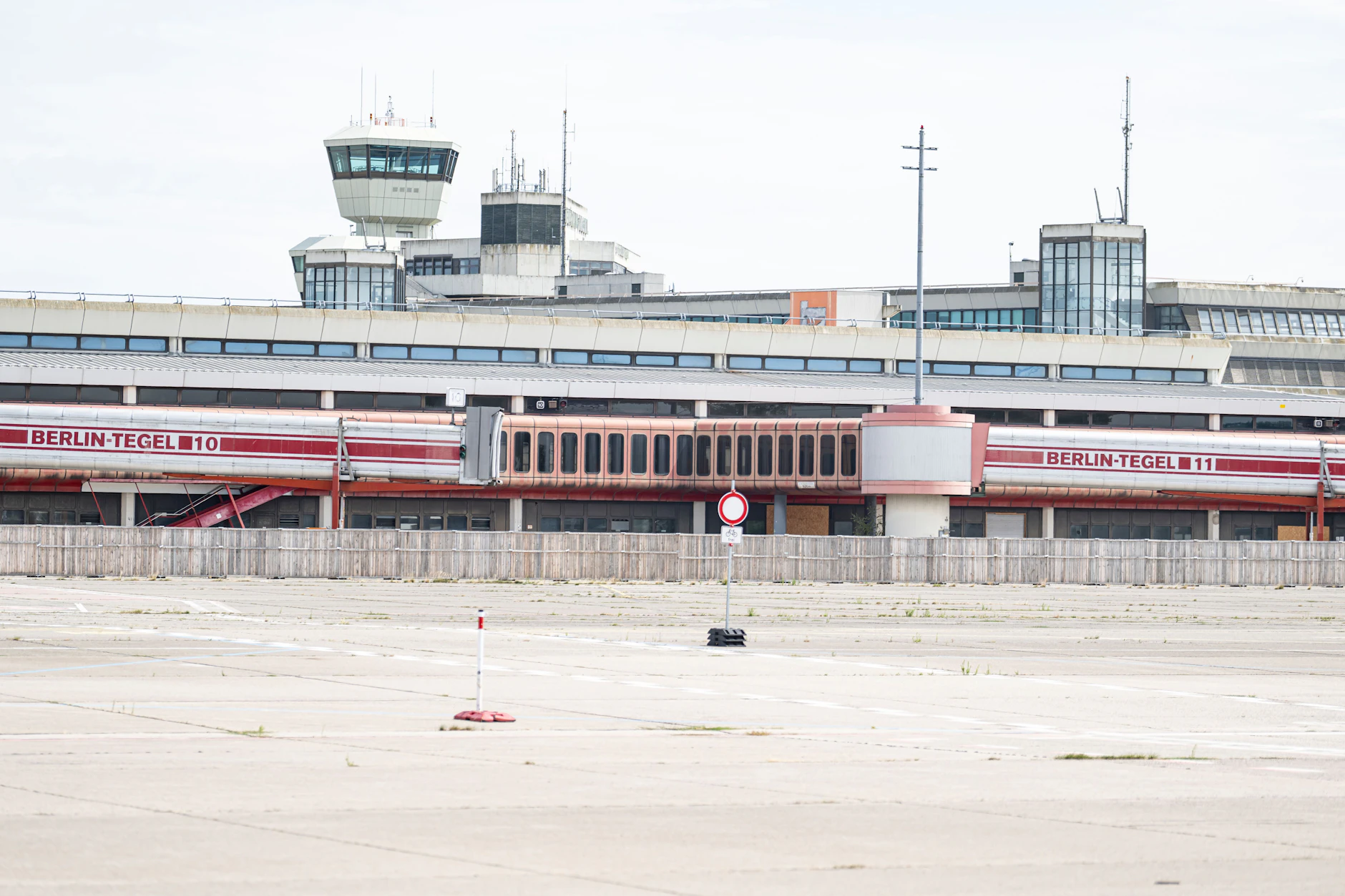 Das Terminal des ehemaligen Flughafen Tegel. Auf dem Areal entsteht ein Forschungs- und Industriepark für urbane Technologien.