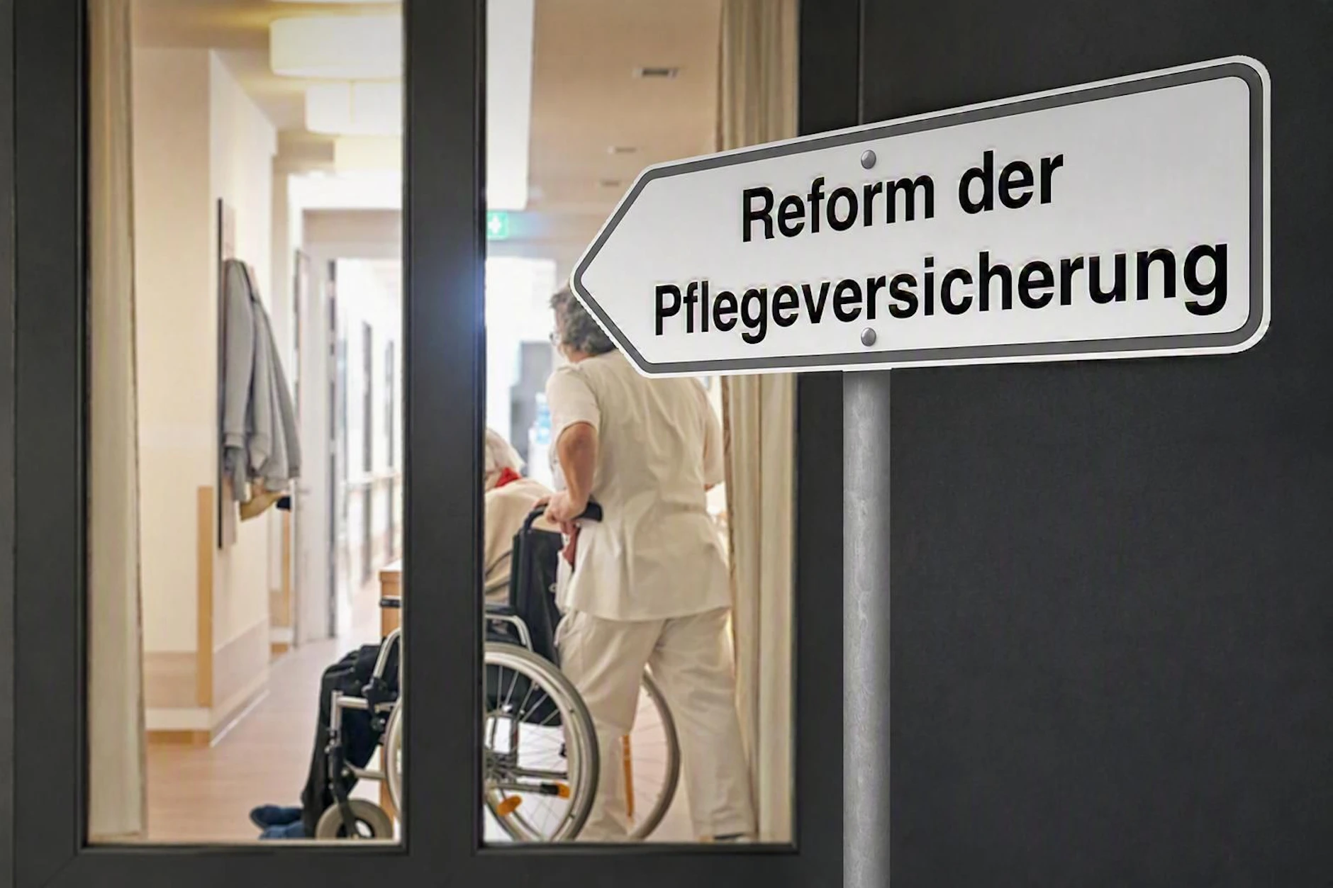 Die geplante Reform lässt die Kosten fürs Pflegeheim weiter steigen.