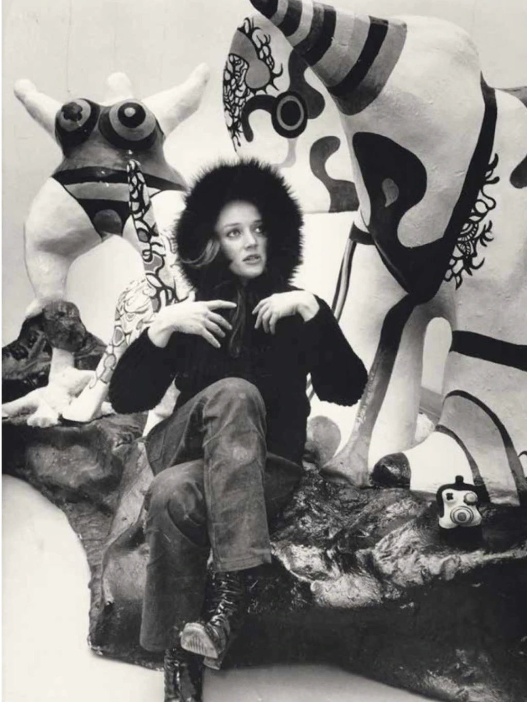 Die französisch-schweizerische  Bildhauerin Niki de Saint Phalle 1974 in Hannover
