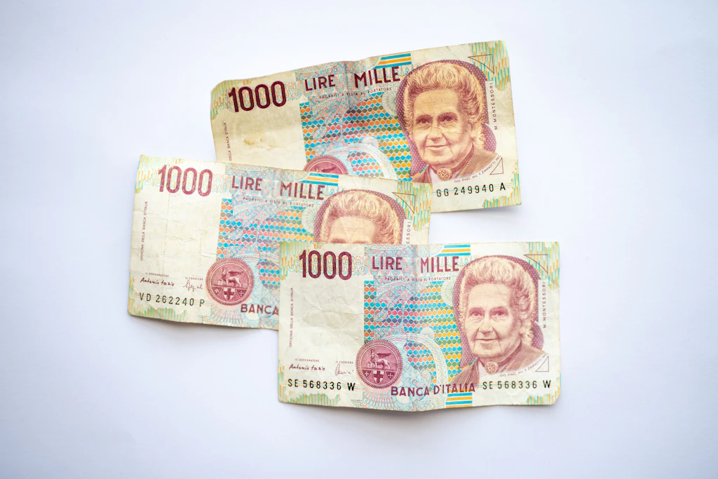 Alte Lira-Banknoten: Seit 2012 tauscht die Banca d´Italia die frühere Währung nicht mehr um. (Symbolbild)