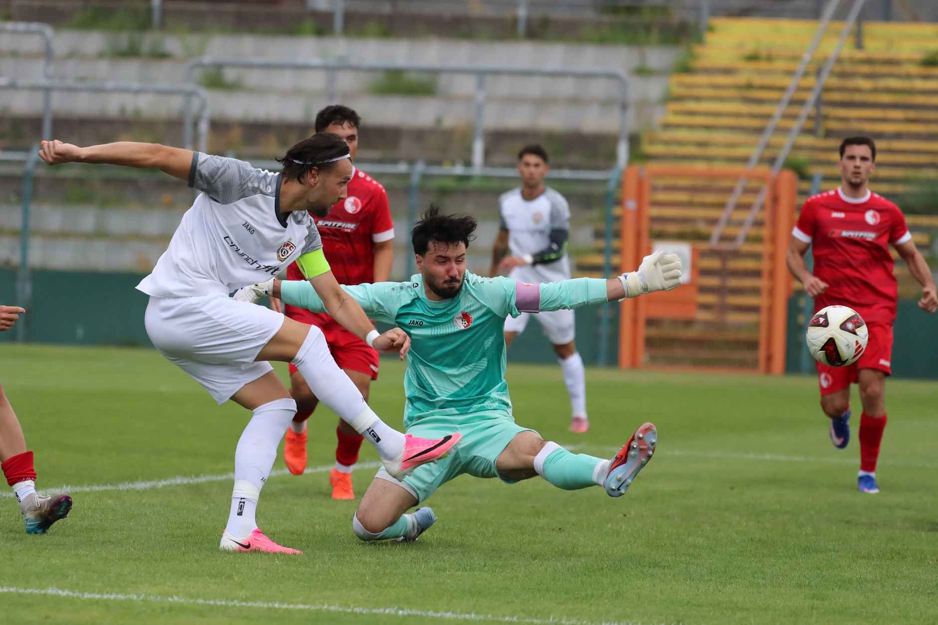 Gut so: Rufat Dadashov, Kapitän des BFC Dynamo, trifft im Test gegen den BAK zum 2:0.