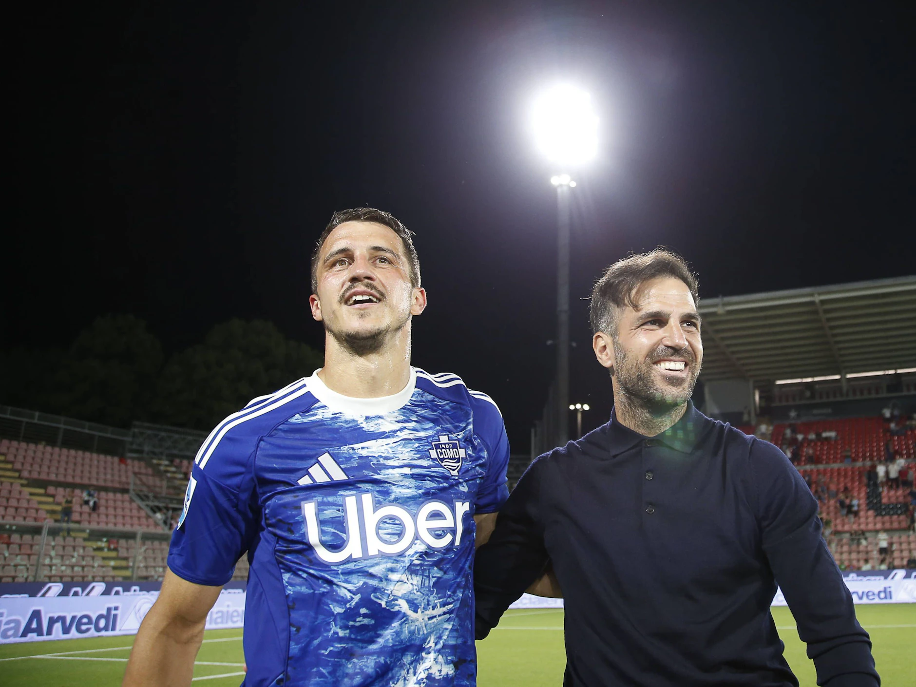 Vor zwei Monaten feierten Trainer Cesc Fàbregas und Ex-Herthaner Marc Oliver Kempf bei Como 1907 den Einzug in die Champions League.