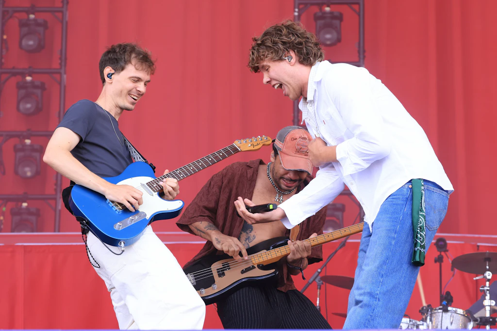 Bester Laune: Zartmann (r.) und seine Bandkollegen auf dem Lollapalooza Berlin 2026
