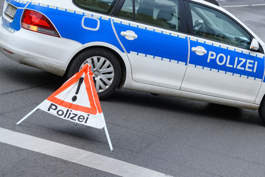 Eine 16-Jährige mutmaßliche Fahrschülerin ist am Montag auf der A24 gestorben.