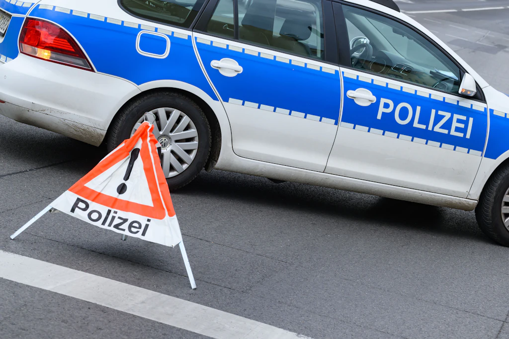 Eine 16-Jährige mutmaßliche Fahrschülerin ist am Montag auf der A24 gestorben.