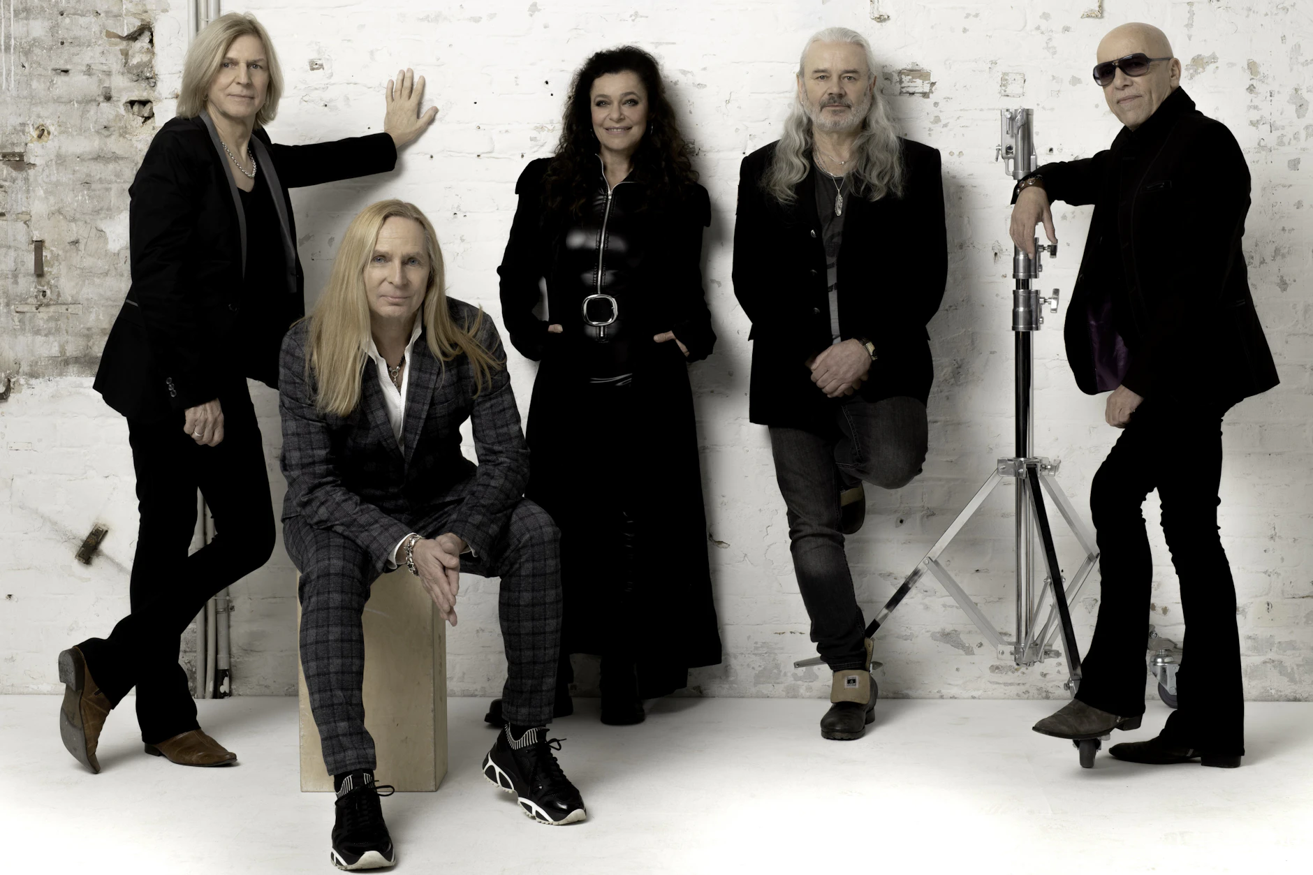 Sie sind gerade zu fünft auf Tour mit Silly (von links): Keyboarder Ritchie Barton, Gitarrist Uwe Hassbecker, Sängerin Julia Neigel, Bassist Jäckie Reznicek und Sänger Toni Krahl.