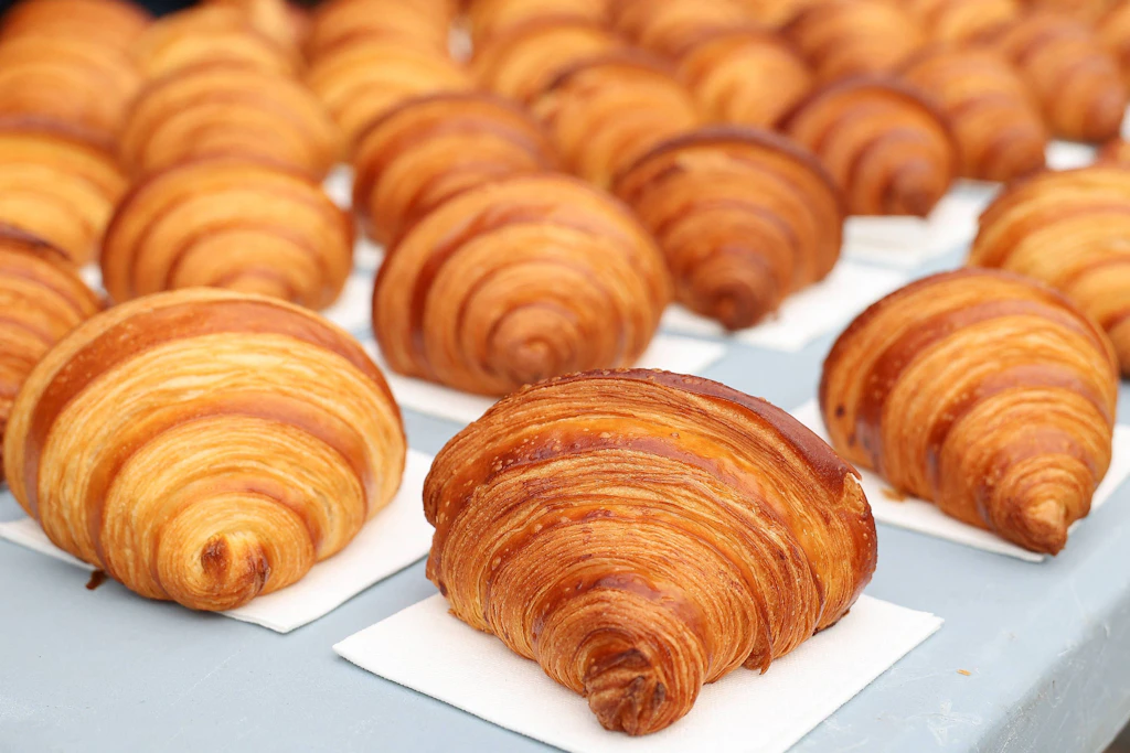 Schon gewusst? Ein klassisches Croissant besteht in der Regel aus 50 bis 100 Teigschichten.
