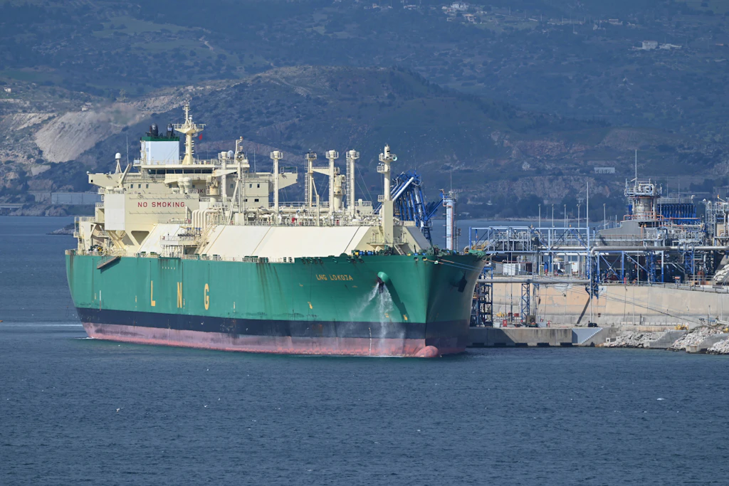 Die dänische Werft Fayard wehrt sich gegen die Kritik mehrerer EU-Politiker wegen ihrer Unterstützung von Russlands LNG-Handel.