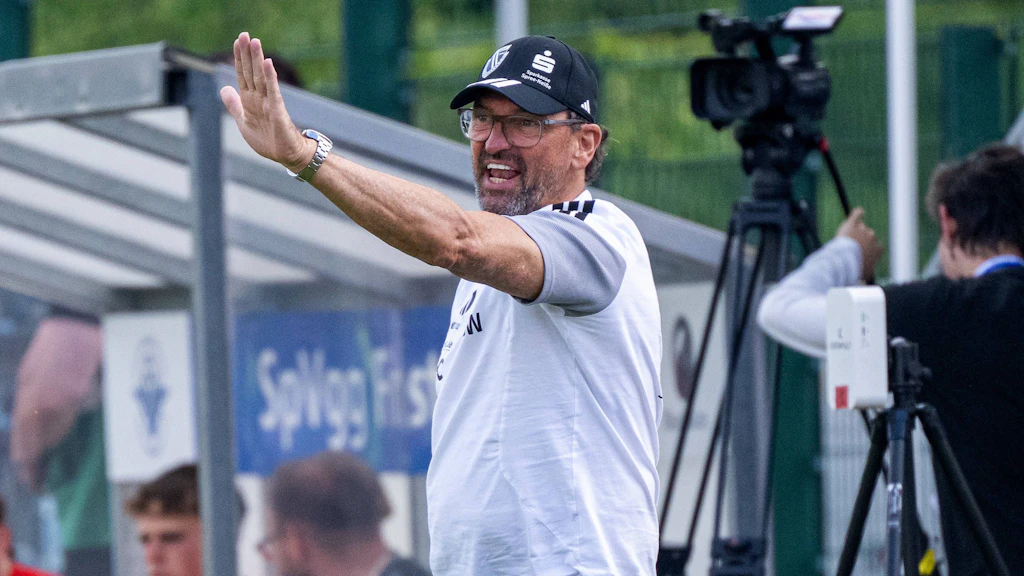 Trainer Claus-Dieter Pele Wollitz sieht beim FC Energie Cottbus noch viel Raum zur Verbesserung.