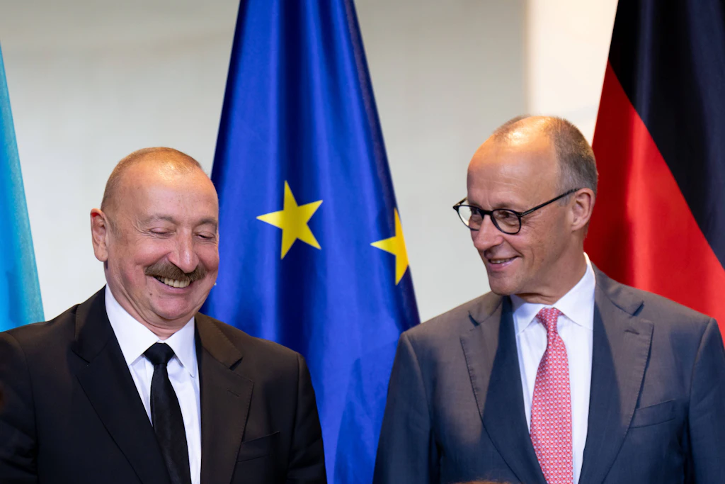 Deutsch-russisches Geheimtreffen in Baku: Alijew enthüllt Details – Merz wusste von nichts
