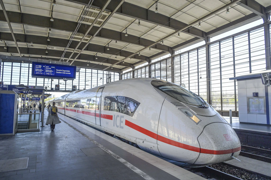Der Bahnhof Zoologischer Garten ist einer von zwei Berliner Modellbahnhöfen, an denen bereits seit dem 1. Mai ein Alkoholverbot gilt. Bald soll die Regel fast alle deutschen Bahnhöfe erfassen.