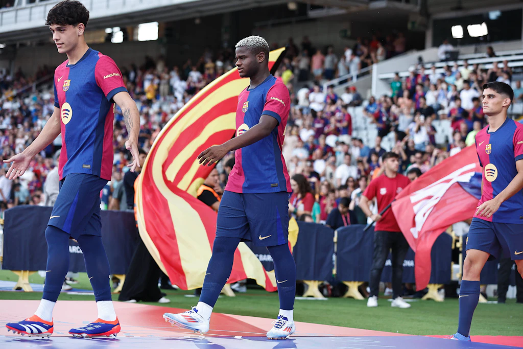 Mikayil Faye (Mitte) kommt aus der Jugend vom FC Barcelona. In der nächsten Saison soll er in der 2. Bundesliga spielen.