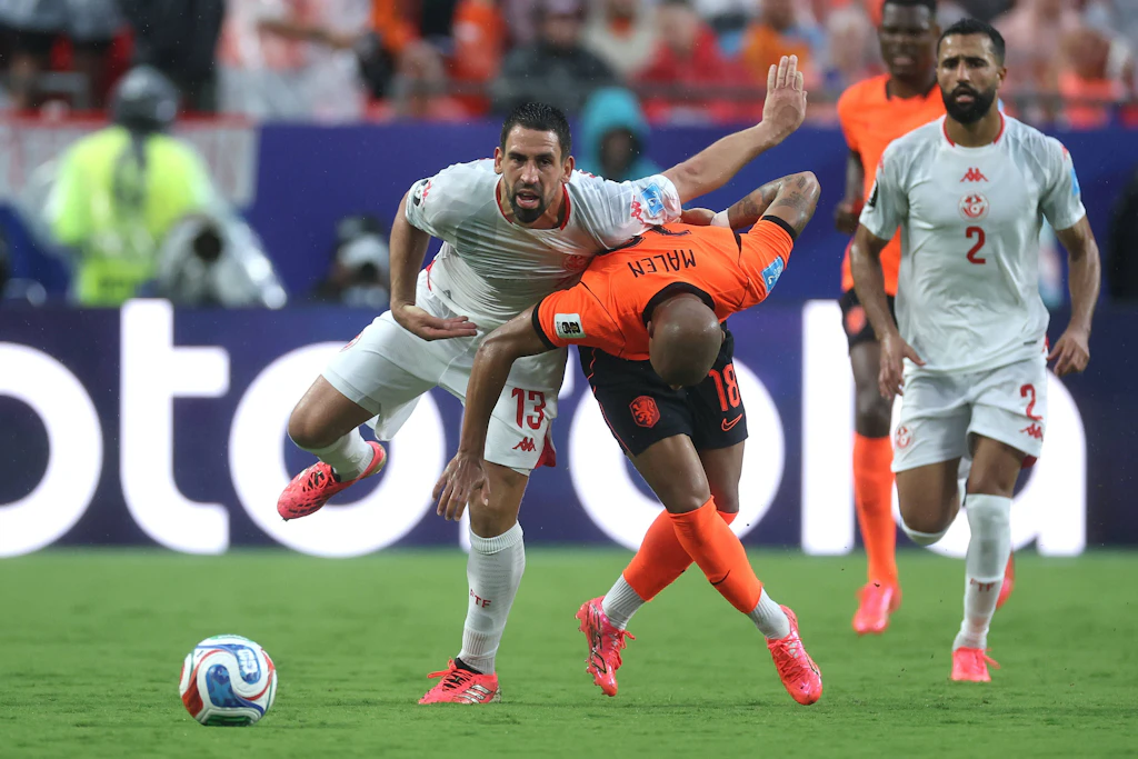 Die 1:3-Niederlage gegen die Niederlande war für Rani Khedira (l.) die dritte im dritten Vorrundenspiel und damit das frühe WM-Aus mit Tunesien.
