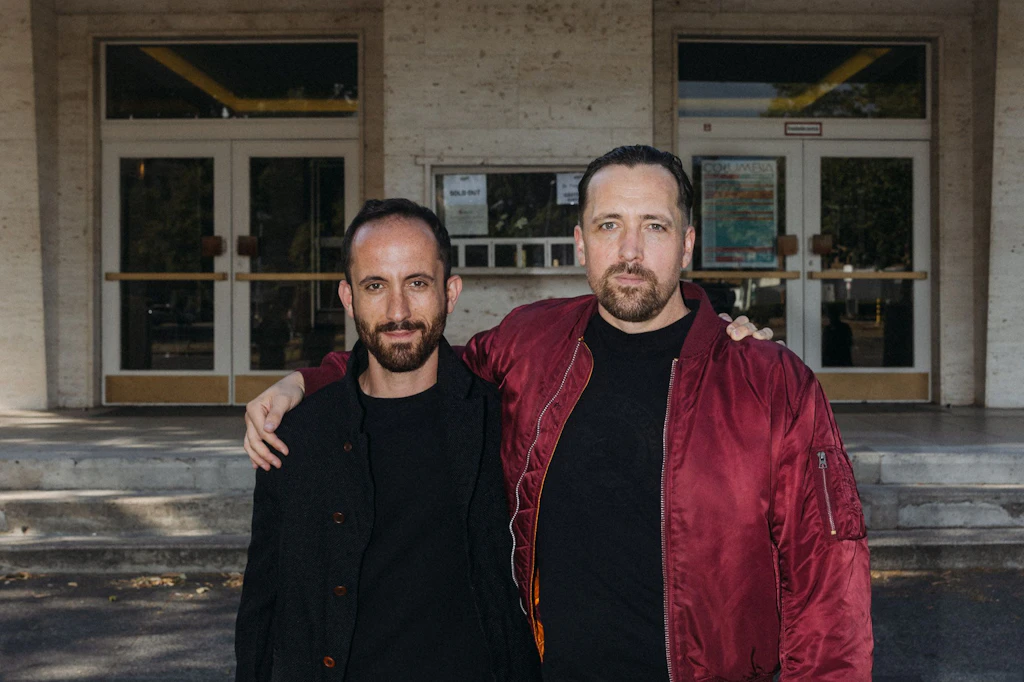 Igor Levit (l.) und Danger Dan vor dem Columbia-Theater