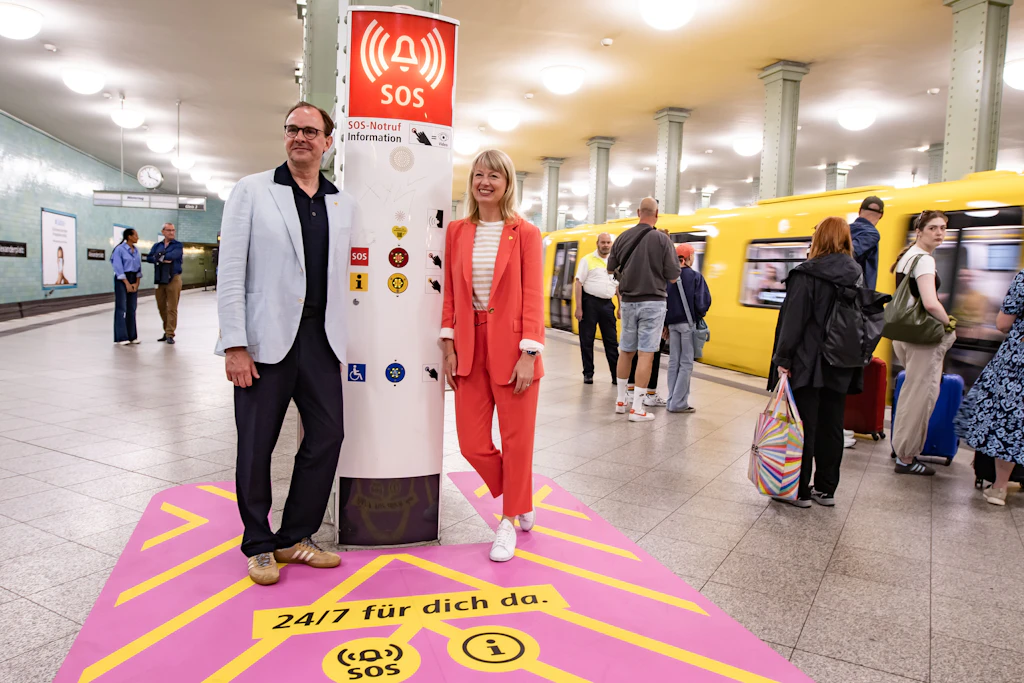Pink gegen das mulmige Gefühl: So will die BVG U-Bahnhöfe in Berlin verändern