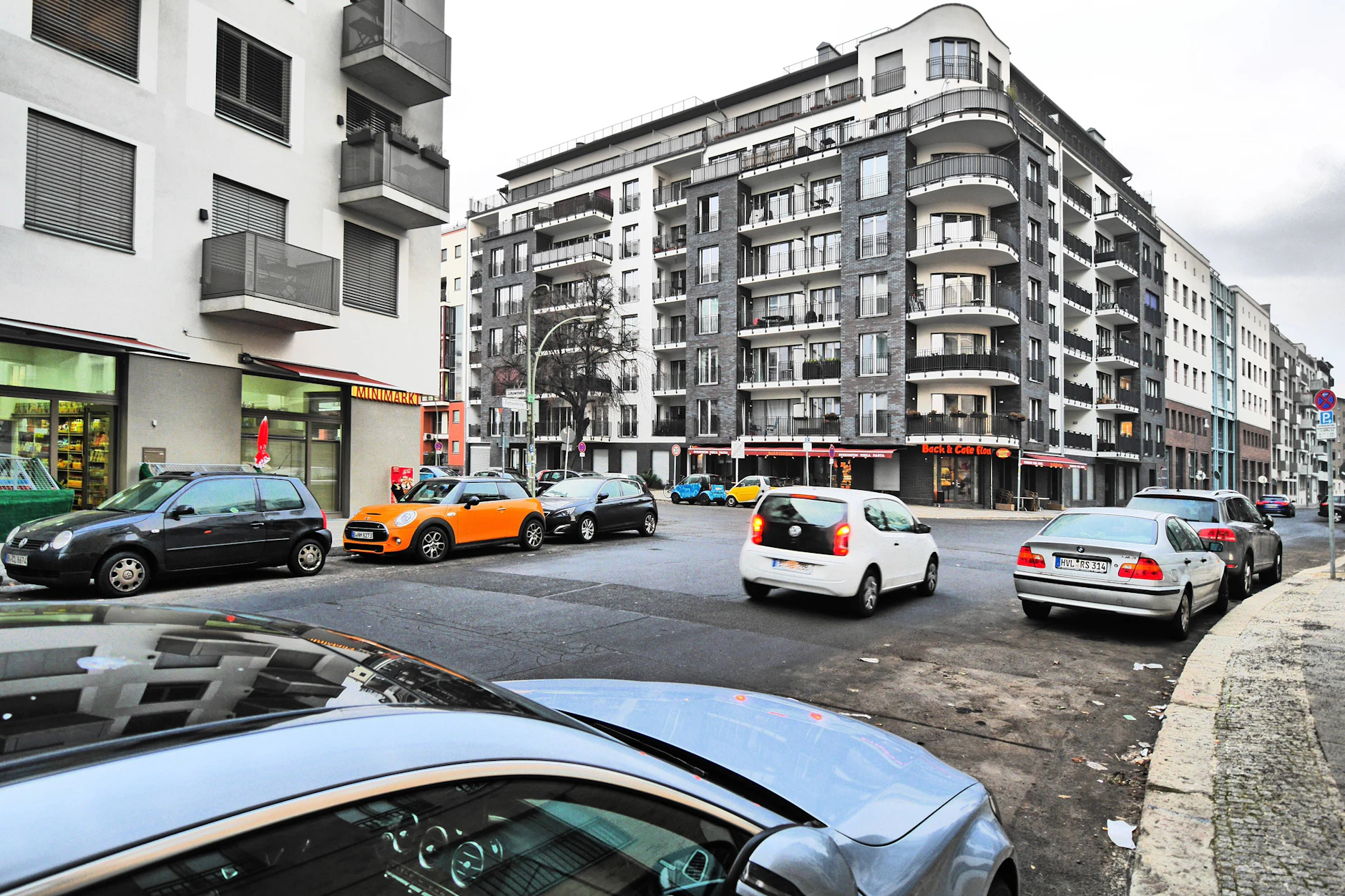 Die Flottwellstraße wird zur gegenläufigen Einbahnstraße. So ist eine Durchfahrt von der Potsdamer Straße zum Schöneberger Ufer dann nicht mehr möglich.