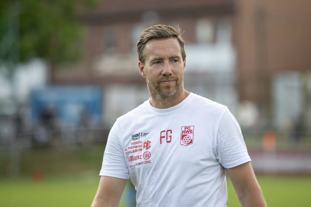 Fabian Gerber, Chefcoach bei Rot-Weiß Erfurt, ist dienstältester Trainer der Regionalliga Nordost.