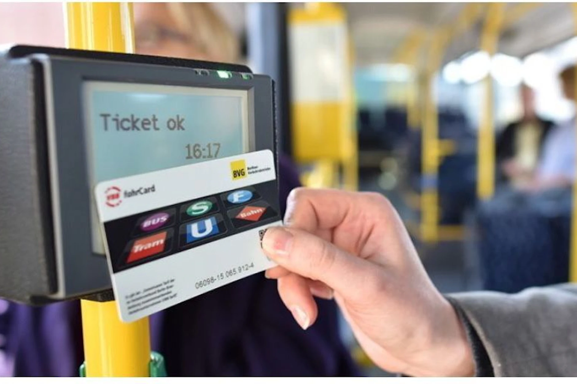 Aktuell können alle Schülerinnen und Schüler, die in Berlin wohnen oder eine allgemeinbildende Schule in Berlin besuchen, das kostenlose Schülerticket der BVG beantragen.