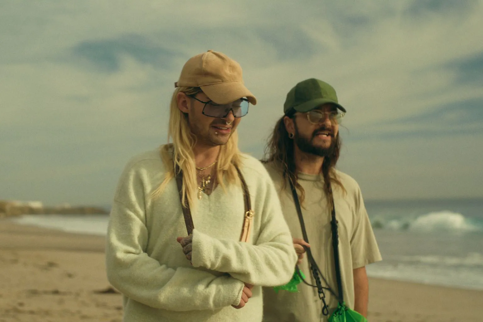 In der neuen Staffel der Serie „Kaulitz & Kaulitz“ zeigen sich die Brüder verletzlich, als sie die Zuschauer mit in ihre Heimat nehmen.