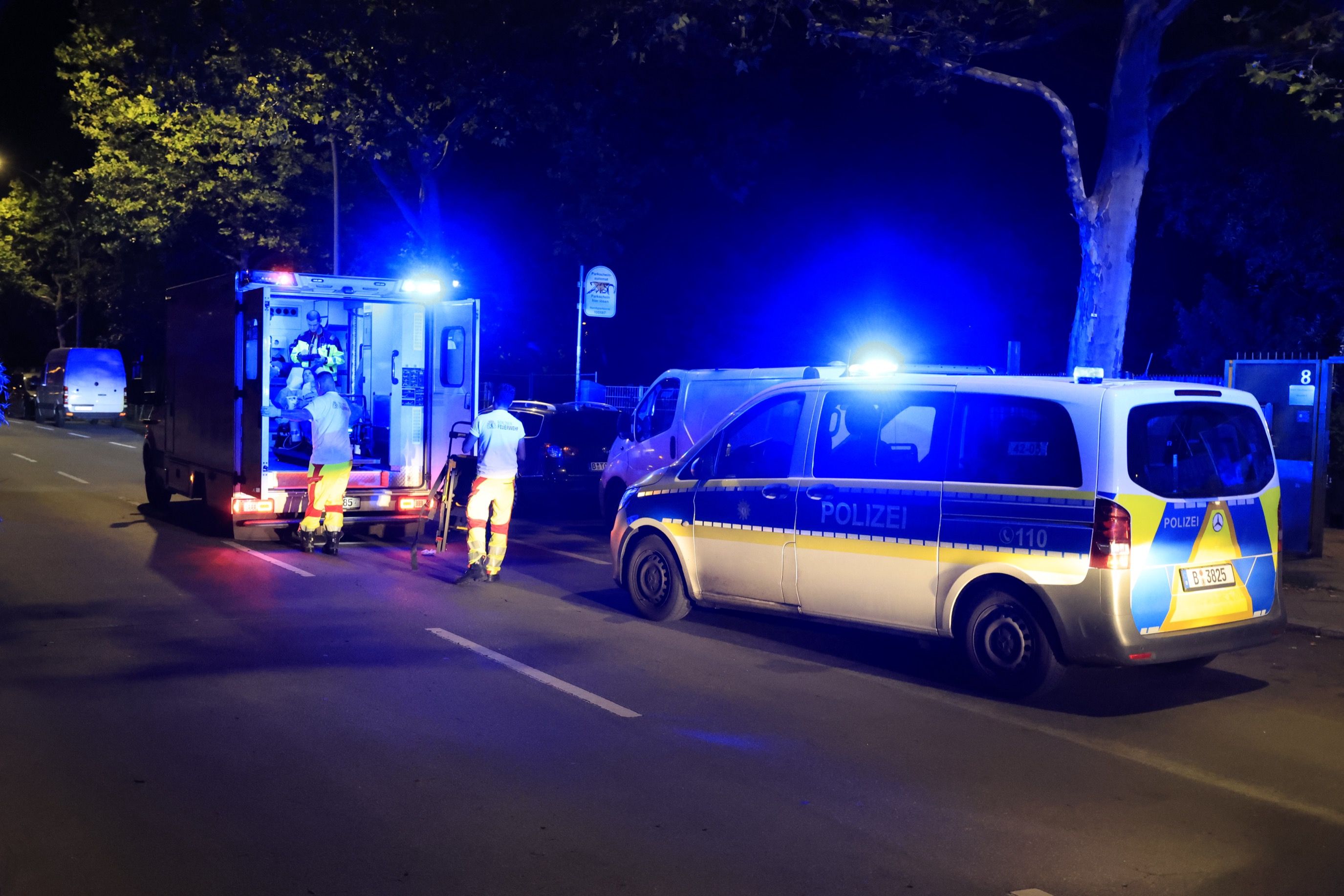 Frau nach Messerattacke angezündet: Mann greift Ex-Partnerin in Berlin-Schöneberg an