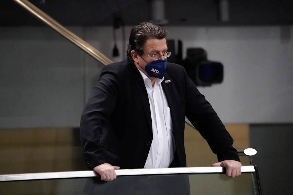 Stephan Brandner von der AfD auf der Tribüne für Abgeordnete ohne Impfstatus im Januar 2022 im Bundestag (Symbolbild)