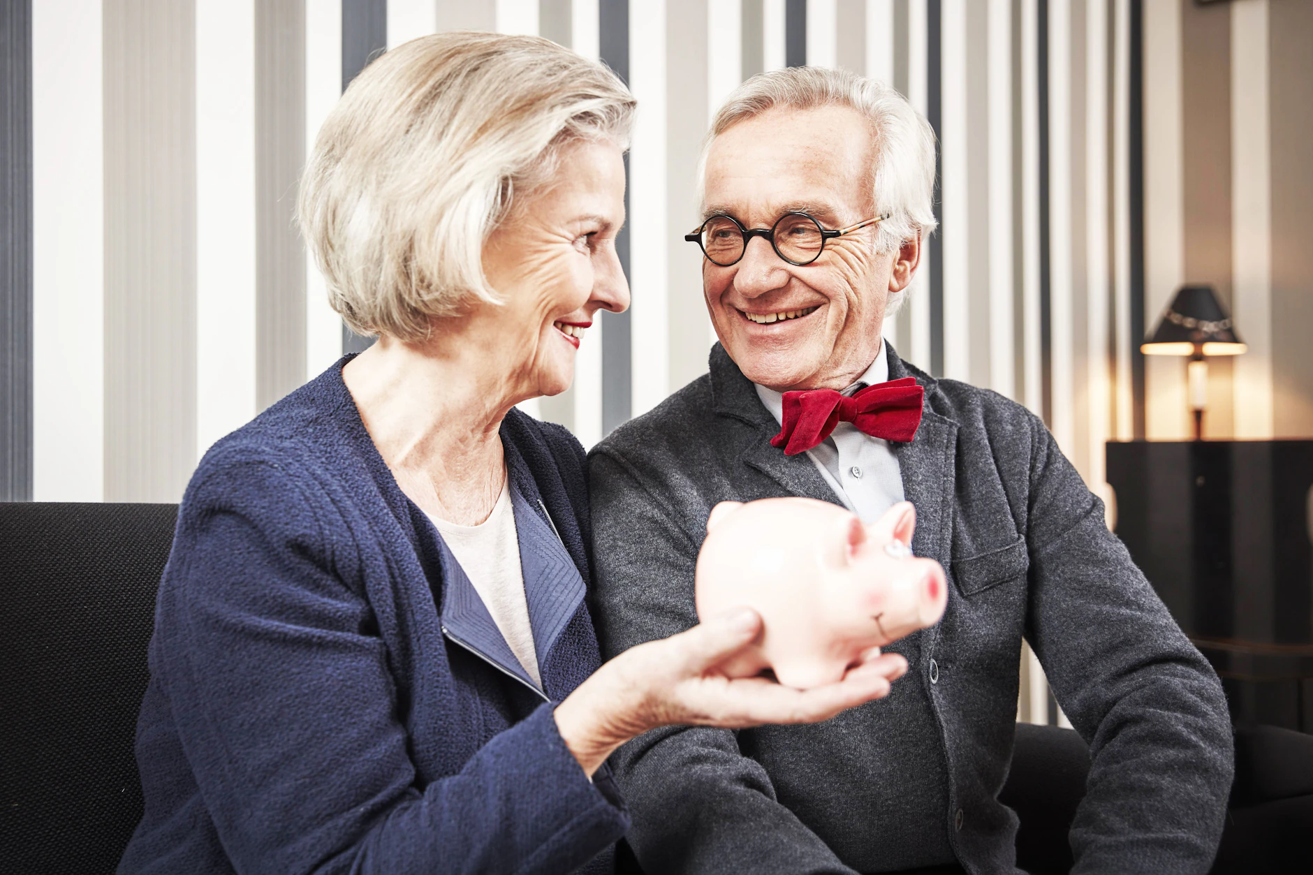 Wer im Alter entspannt leben möchte, braucht ein dickes finanzielles Polster. Viele wissen allerdings gar nicht, wie sie das überhaupt erreichen sollen.