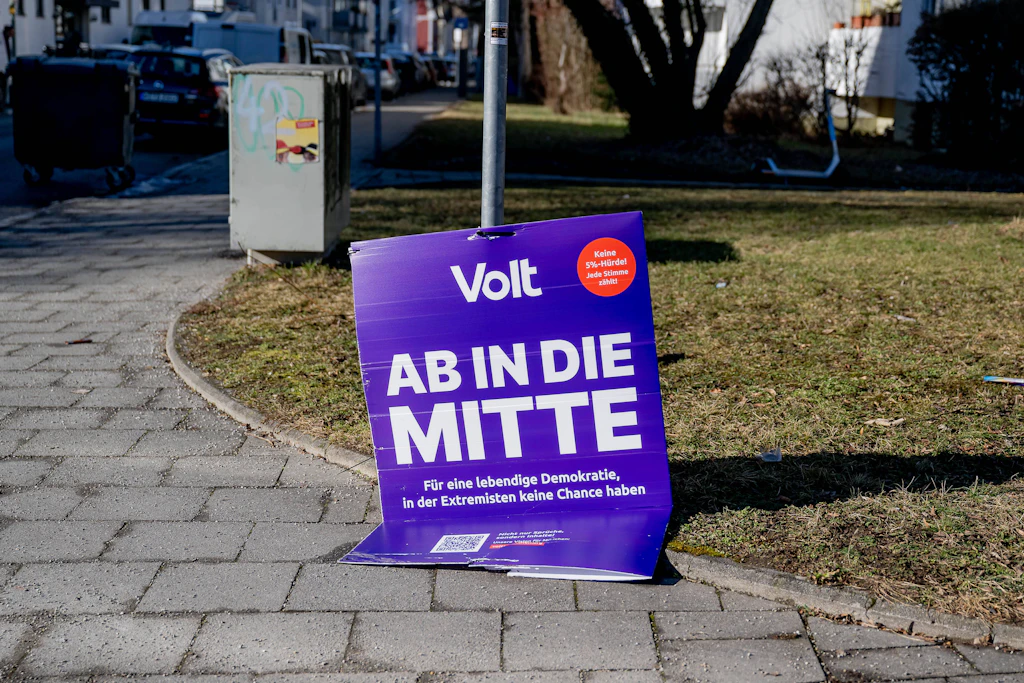 Berliner Volt-Kandidat fordert Ende Brandmauer - Partei widerspricht