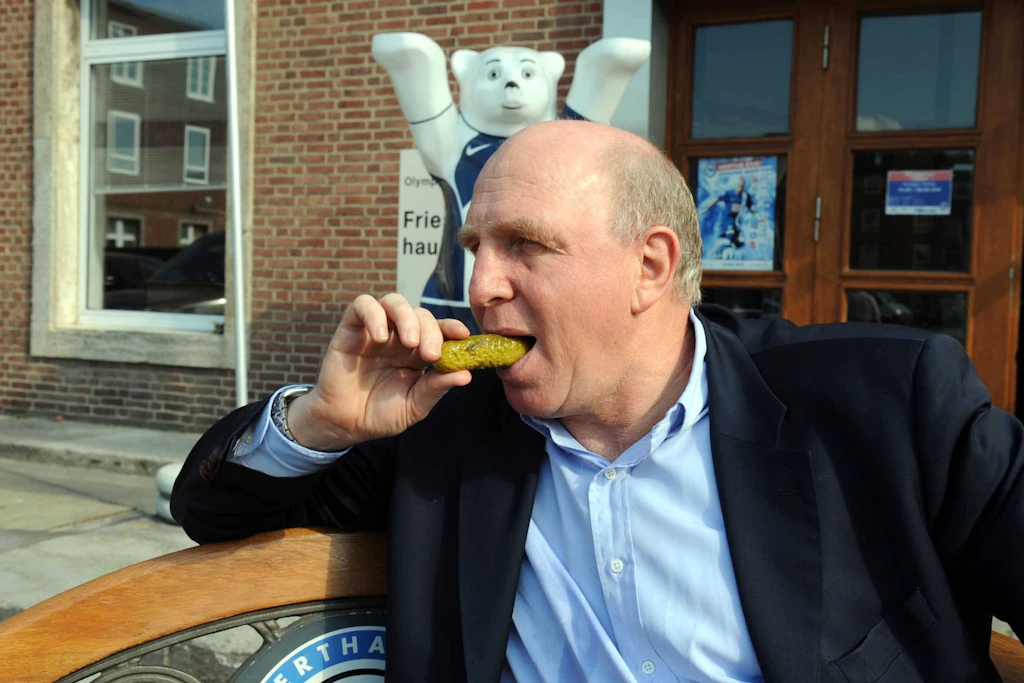 Auch Dieter Hoeneß schmeckt sie, die kultige Spreewaldgurke.